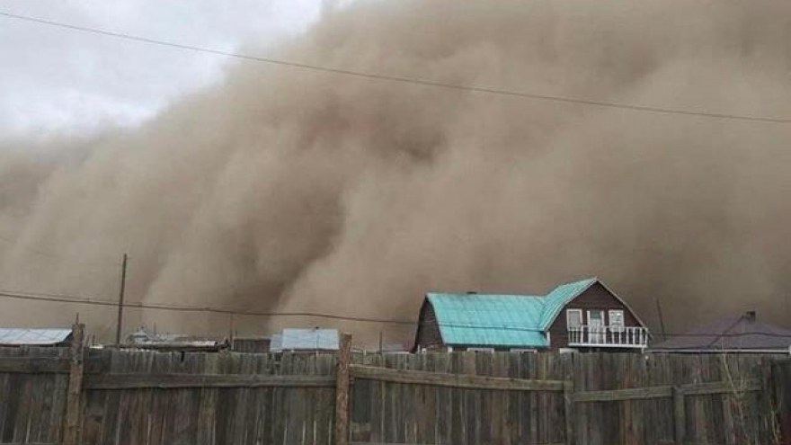 Bão cát và bão tuyết làm 10 người chết ở Mông Cổ, ảnh hưởng 17 tỉnh Trung Quốc